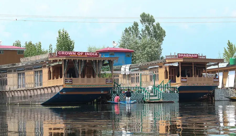 Kashmir — Paradise Circuit — Srinagar · Gulmarg · Pahalgam
